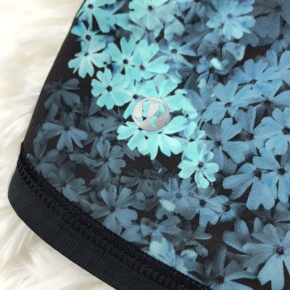 Lululemon Groovy Run Short *4-way Stretch Petal Pop Multi / Black - Picture 4 of 6